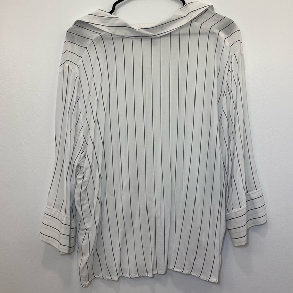 H&M lightweight striped collared button up - Picture 4 of 5